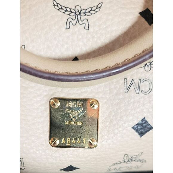 MCM Large Bucket/Wallet Combo - EUC - Picture 6 of 15